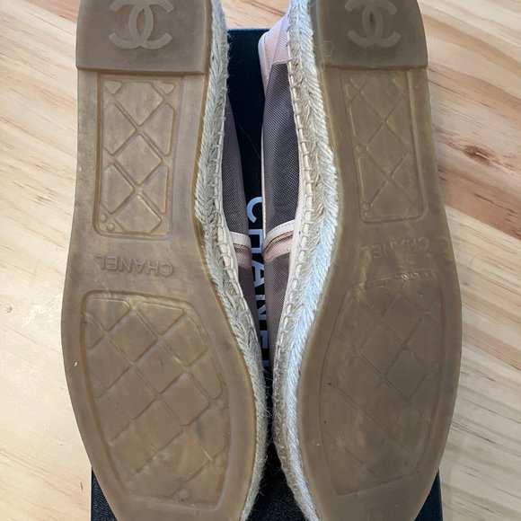 CHANEL Interlocking CC Logo Leather Trim Embellishment Espadrilles - Picture 3 of 5